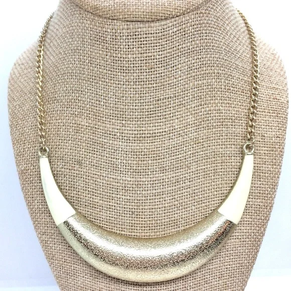 3/$30 VINTAGE GOLD TONE ENAMEL HORN STATEMENT NECKLACE COLLAR UNMARKED CHAIN - Picture 1 of 12